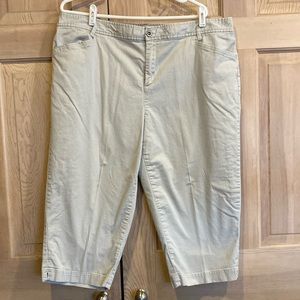 CJBanks khaki capris, size 20W